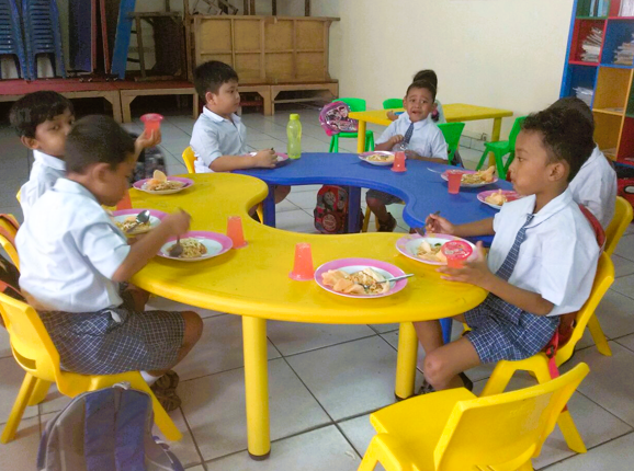 Makan Siang Bersama